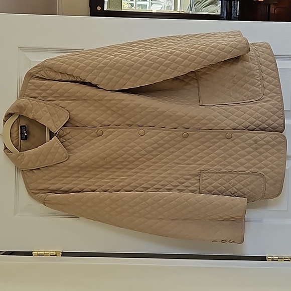 Hilary Radley 1x Tan quilted jacket, water resistant. From Saks 5th Ave NYC. EUC - Picture 2 of 10
